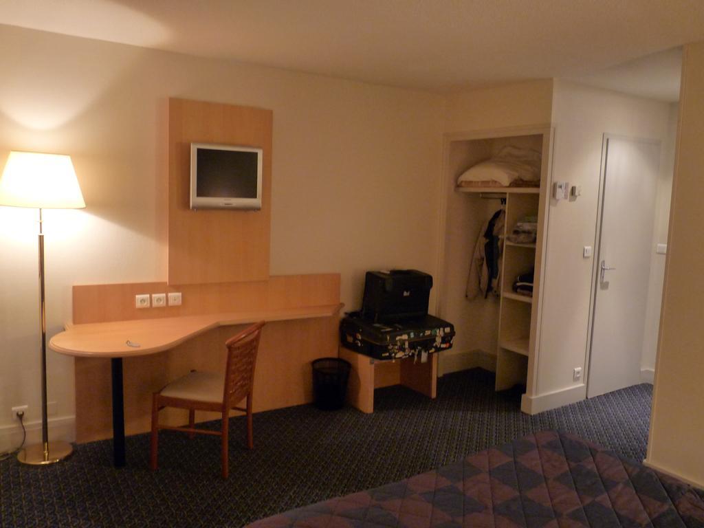 Hotel Le Bourbon Pau Centre Ngoại thất bức ảnh